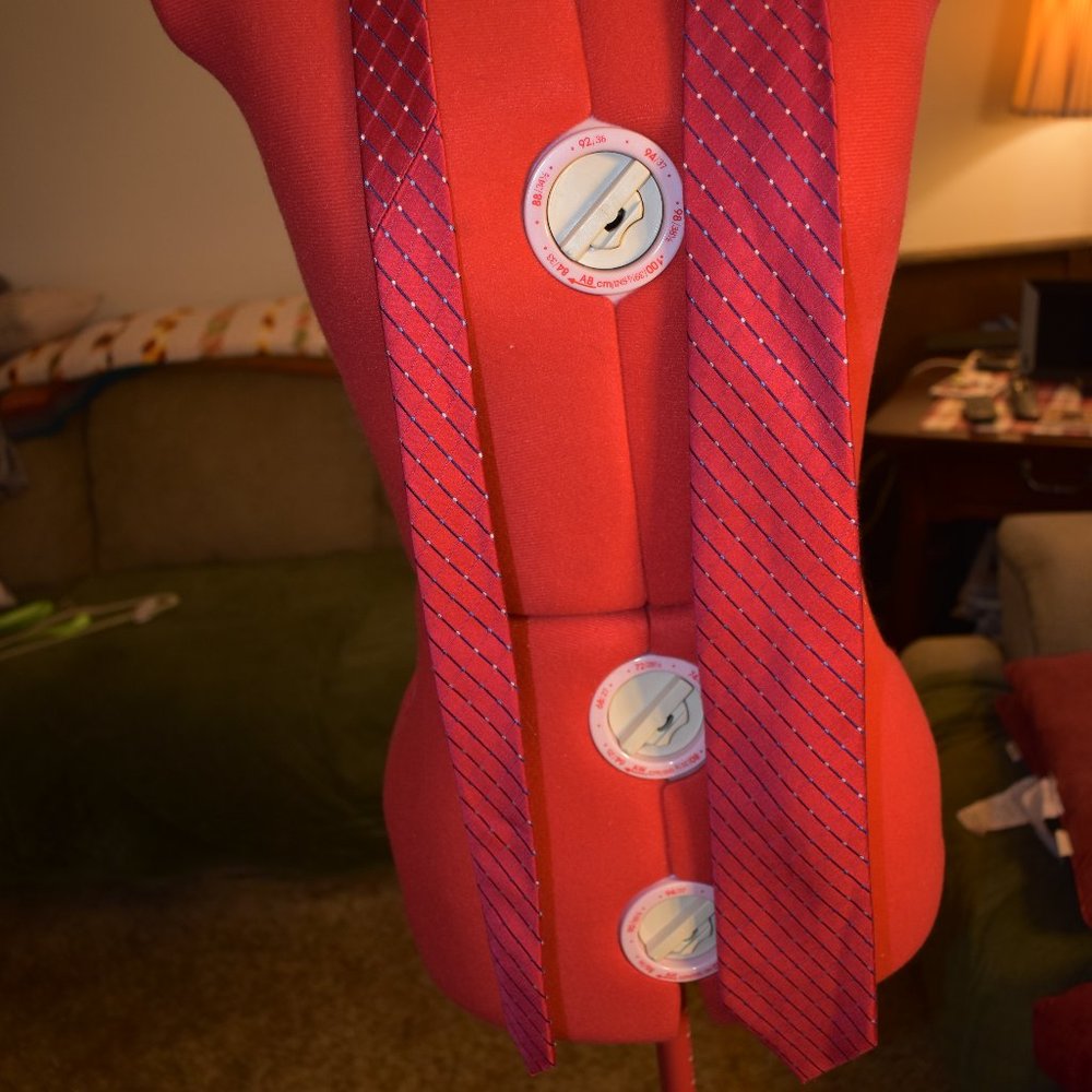 tie - Picture 2 of 3